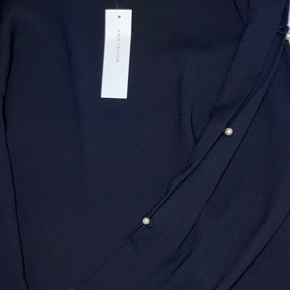 💕NWT. ANN TAYLOR Black, long bell sleeved Blouse w- Pearl Details. Large.BLOUSE - Picture 10 of 13